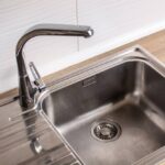 Cara Membersihkan Wastafel Stainless Steel